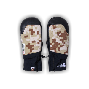 BAPE x Kazuki Kuraishi Pixelate Camo Polar Fleece Gloves 'Beige'
