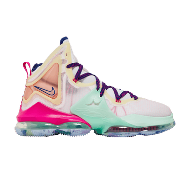Nike LeBron 19 'Valentine's Day'