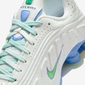 Nike Wmns Shox R4 'Summit White Royal Pulse'