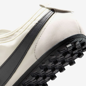 Nike Wmns Moon Og 'Sail Black'